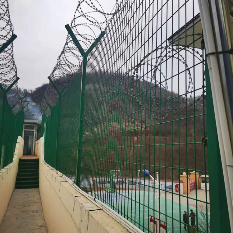 安徽警戒区金属隔离网图片2