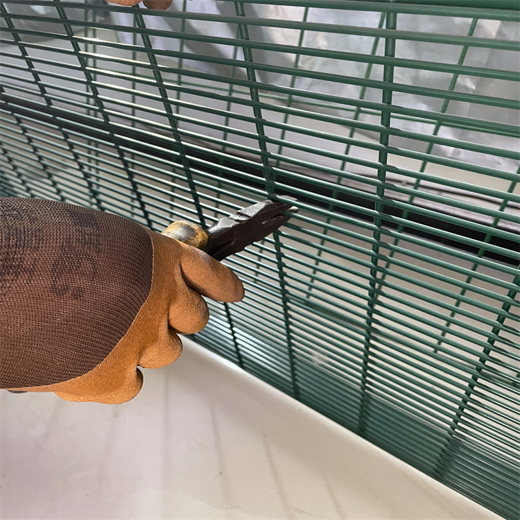 358密纹护栏网应用图片3