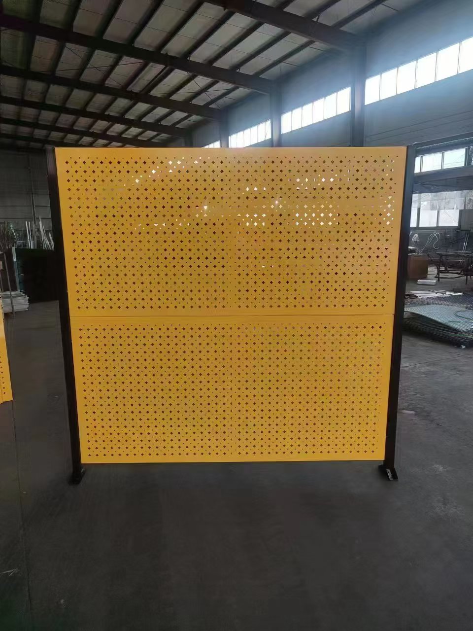 机器人小孔隔离网围栏图片8