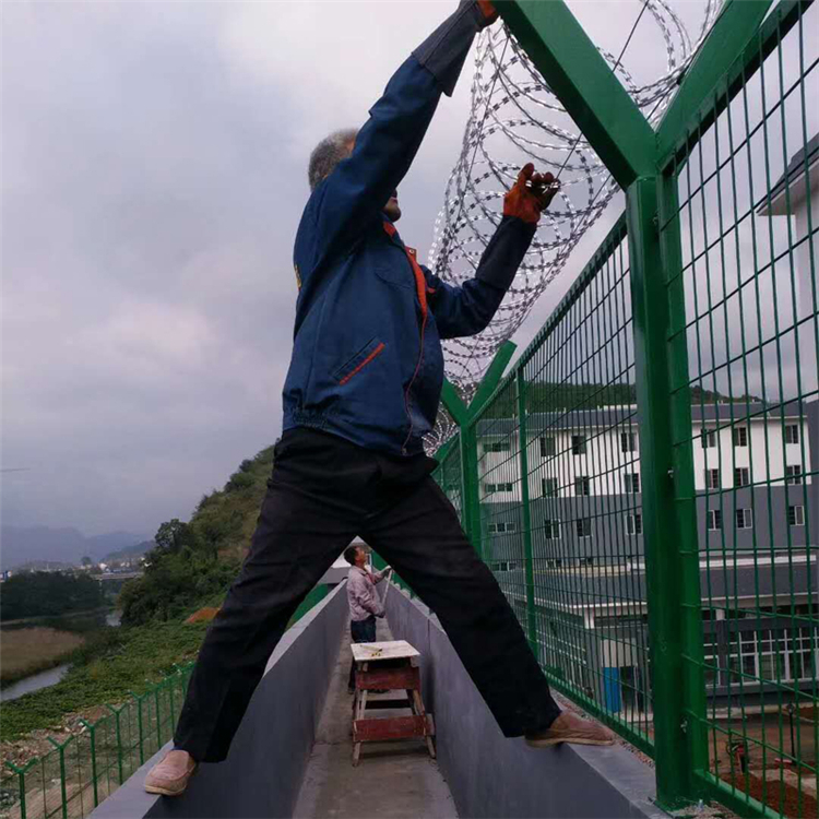 监狱钢板菱形网孔钢网墙图片5