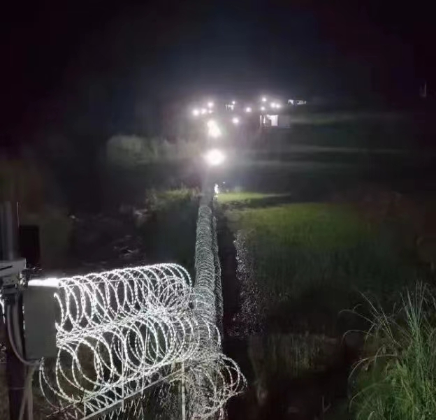 边境刀片滚笼阻隔网图片3